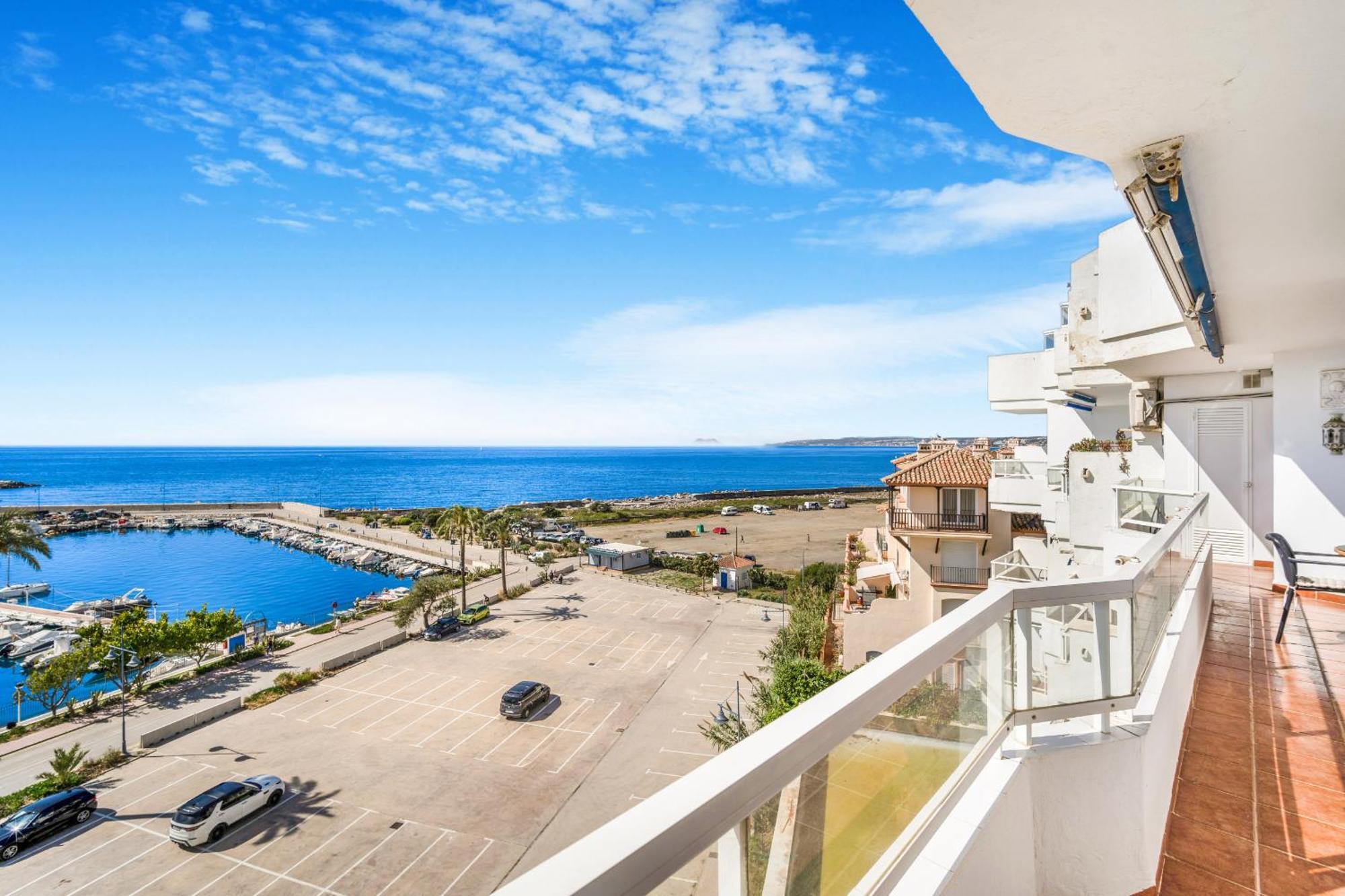 Harbour Sea Front Apartment Estepona